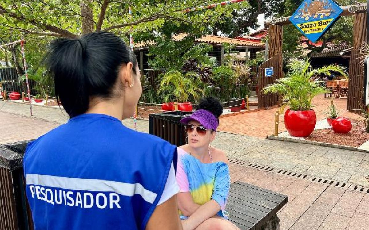 Turistas que passam as férias de julho na Bahia são abordados em pesquisa de caracterização