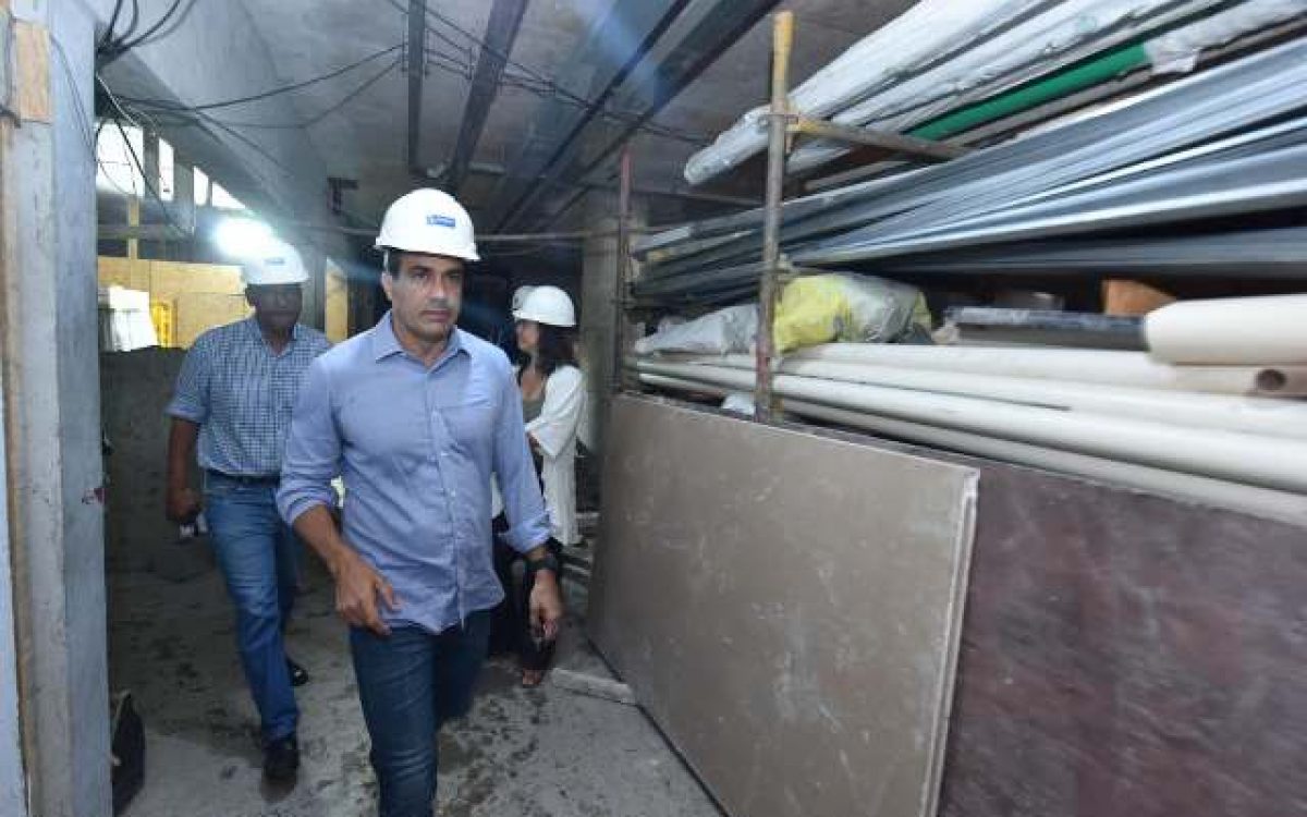 Prefeito Bruno Reis vistoria obras da Escola de Música e Artes e da Sala de Espetáculos Letieres Leite no Comércio