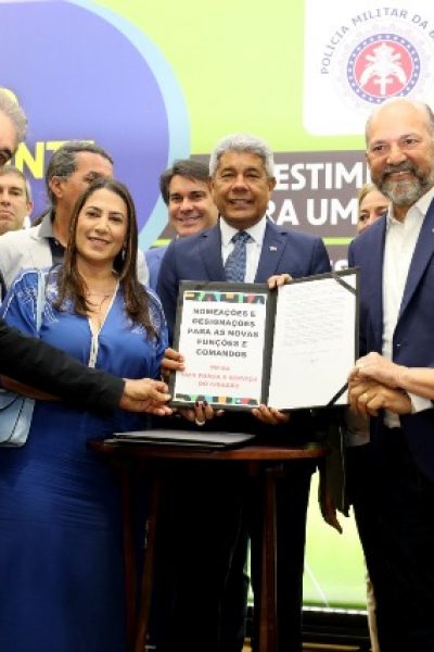 Governador sanciona leis que criam novos comandos e promove oficiais da PM