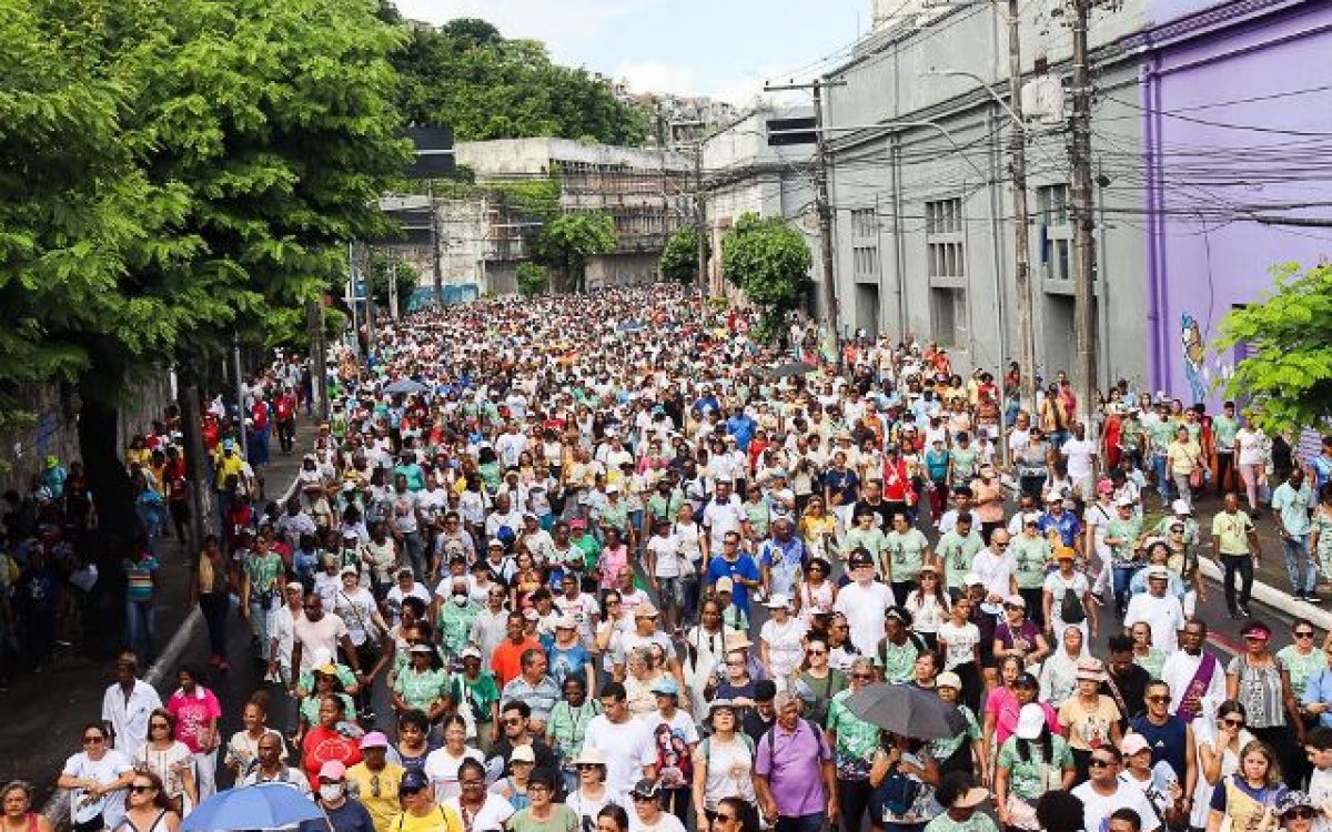 300 mil pessoas devem percorrer, aproximadamente, 8km durante a Caminhada Penitencial da Arquidiocese de Salvador