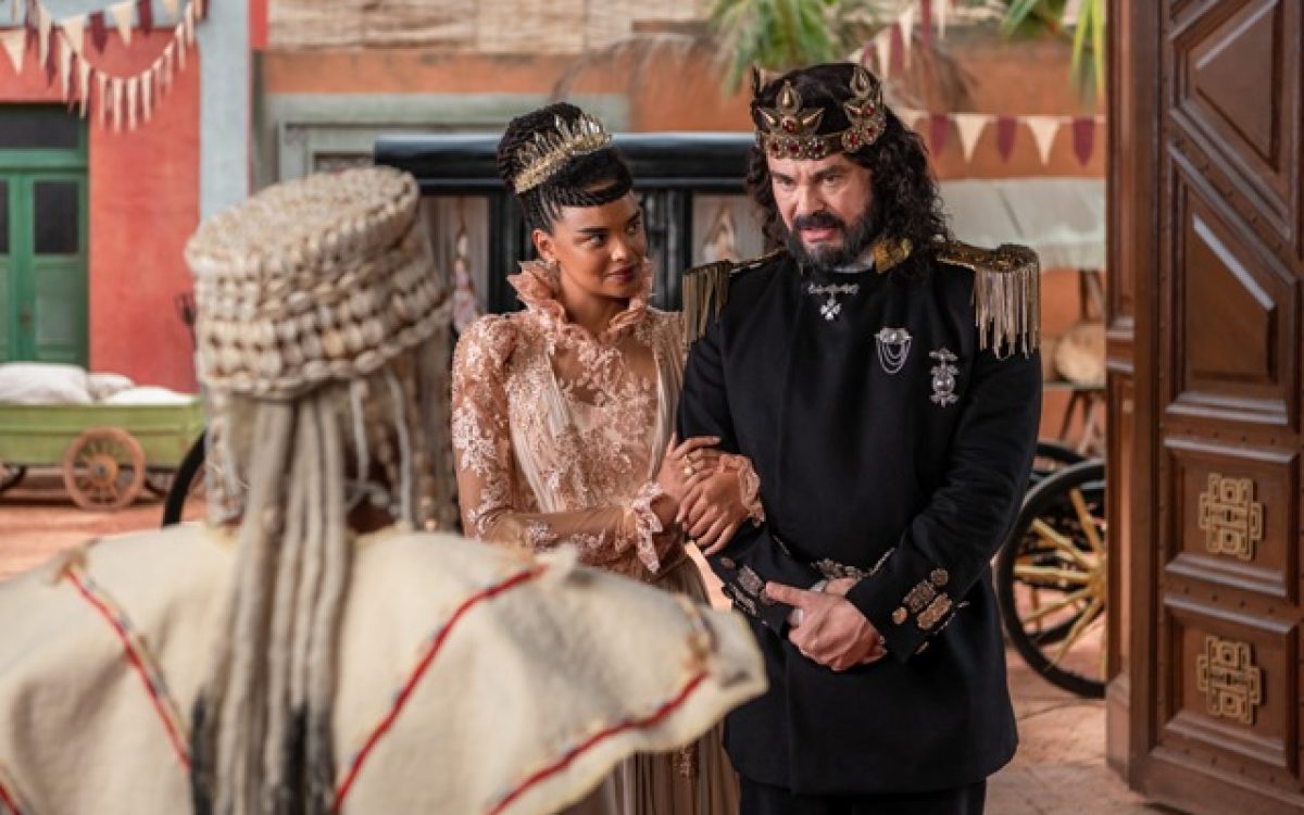 Rei Augusto e Rainha Cesária, de ‘Cordel Encantado’, participam do casamento de Jendal e Alika, de ‘A Nobreza do Amor’
