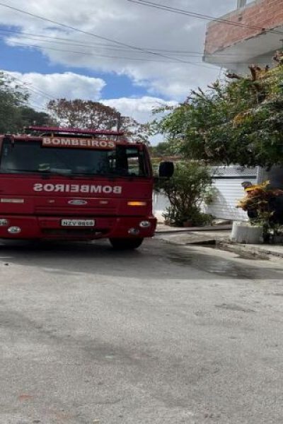 CORPO DE BOMBEIRO ATENDEU OCORRÊNCIA DE INCÊNDIO EM RESIDÊNCIA – PAULO AFONSO