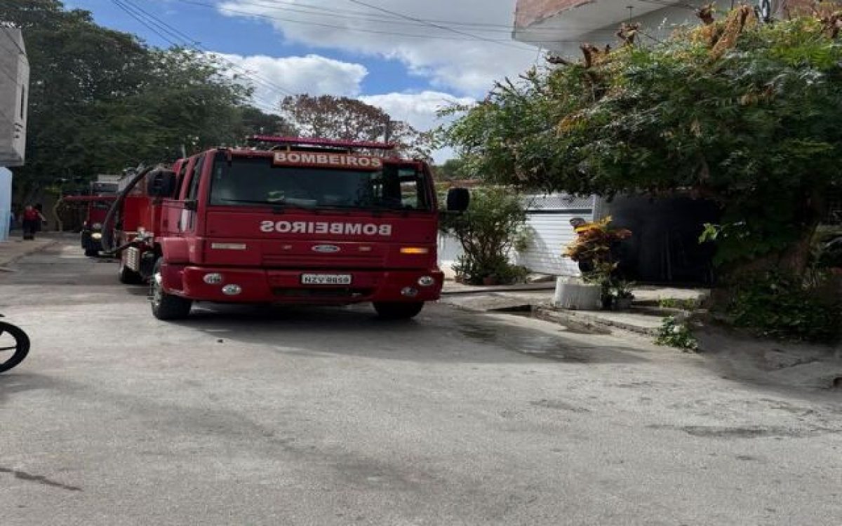 CORPO DE BOMBEIRO ATENDEU OCORRÊNCIA DE INCÊNDIO EM RESIDÊNCIA – PAULO AFONSO