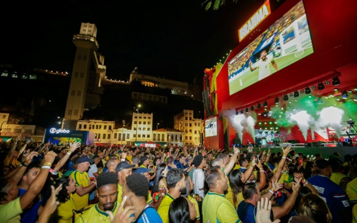 Mari Fernandez sobe ao palco da Arena Nº1 em dia de Brasil x Japão
