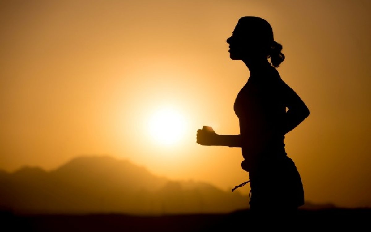Manhã ou noite? Especialista explica como o horário do exercício impacta o corpo