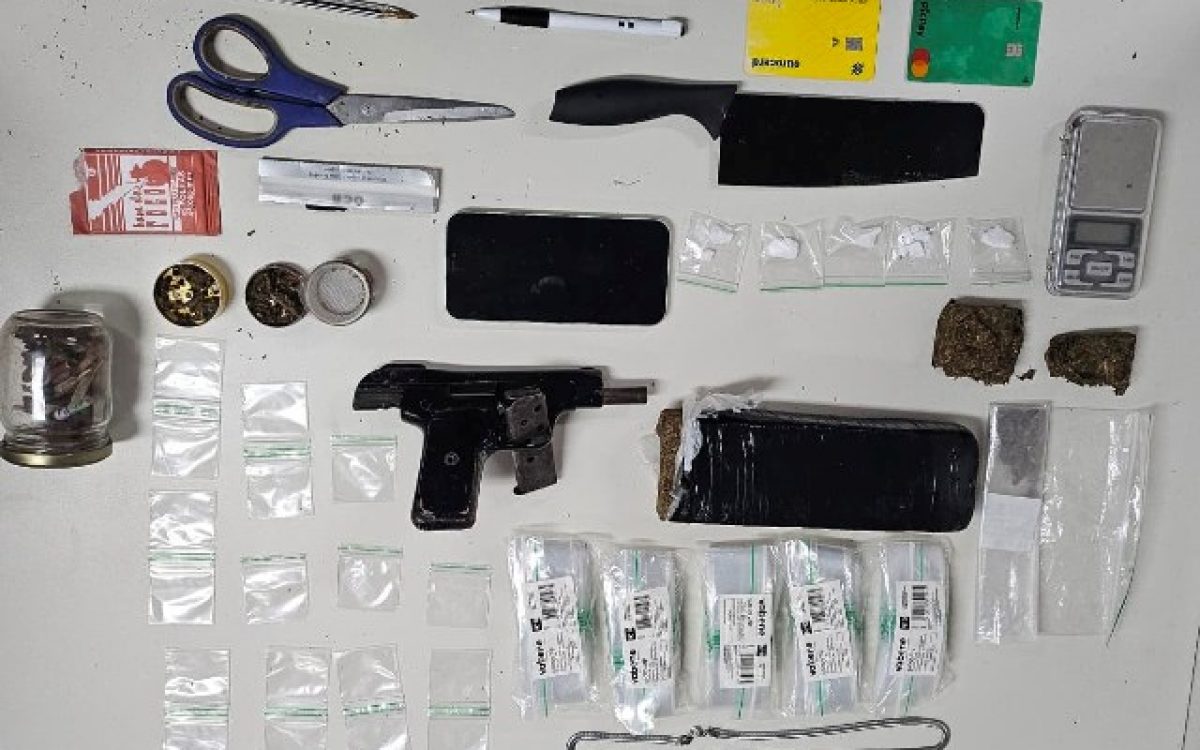 POLICIA MILITAR prende homem com pistola e drogas em Cansanção