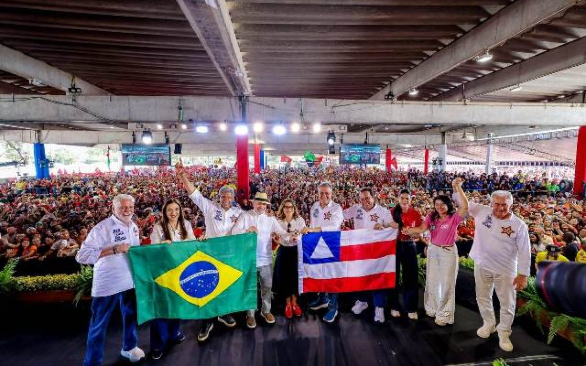 Convenção de Jerônimo reúne mais de 30 mil pessoas e mostra a grande força do time de Lula na Bahia
