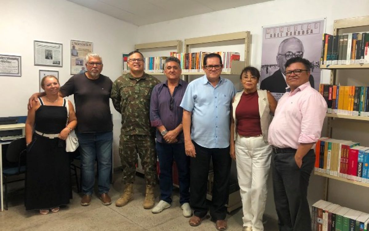 Marcelo, comandante da 1ª Companhia de Infantaria realiza visita a Academia de Letras de Paulo Afonso e Memorial Abel Barbosa