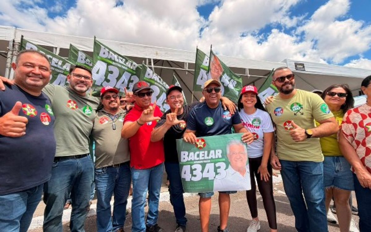 Bacelar inicia campanha em Paulo Afonso com adesivaço que reúne centenas de apoiadores