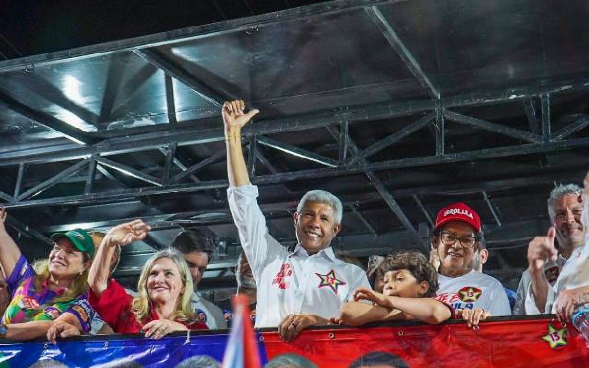 Diante de 10 mil pessoas em Guanambi, Jerônimo reafirma compromisso com o Sertão Produtivo: “Governar é cuidar de gente, e a gente cuida chegando perto”
