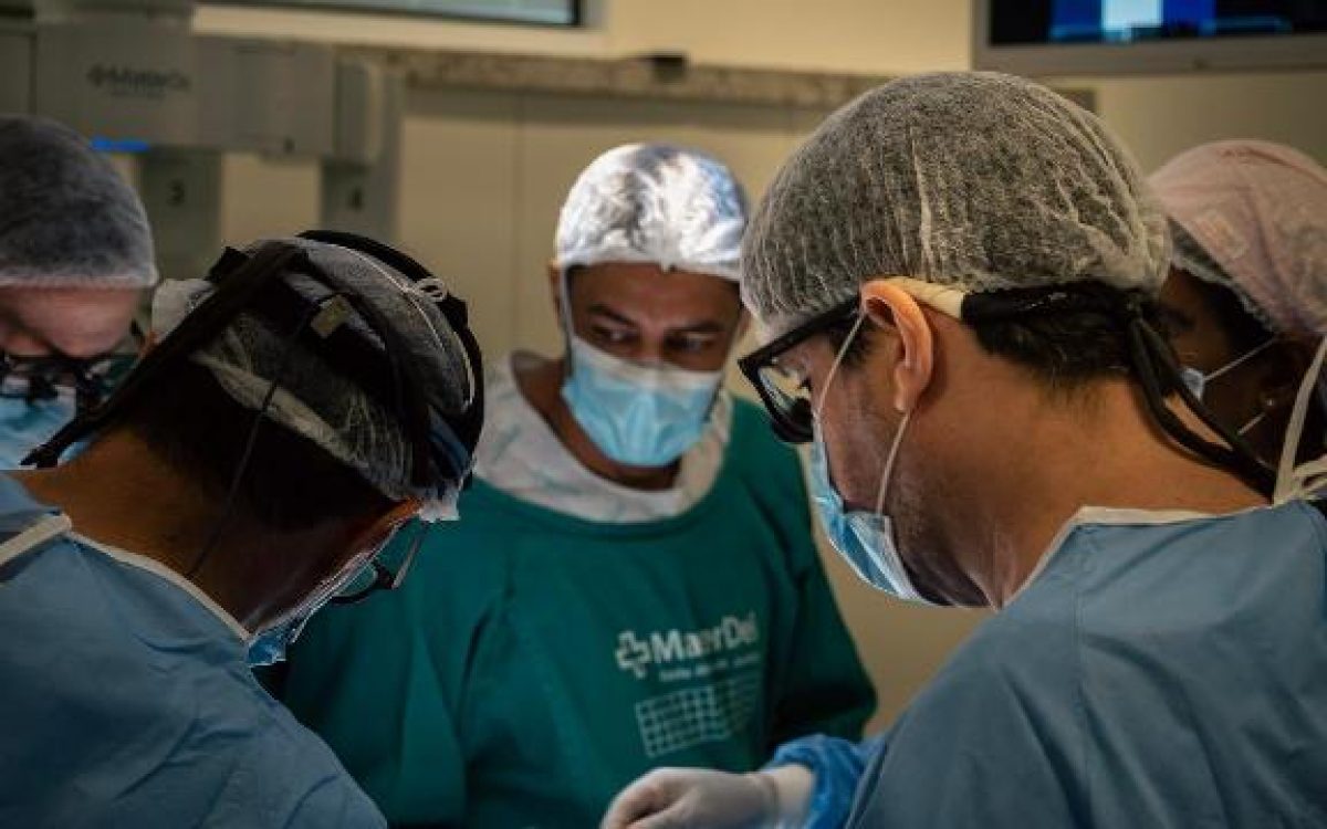 Robô amplia fronteira da cirurgia cardíaca na Bahia