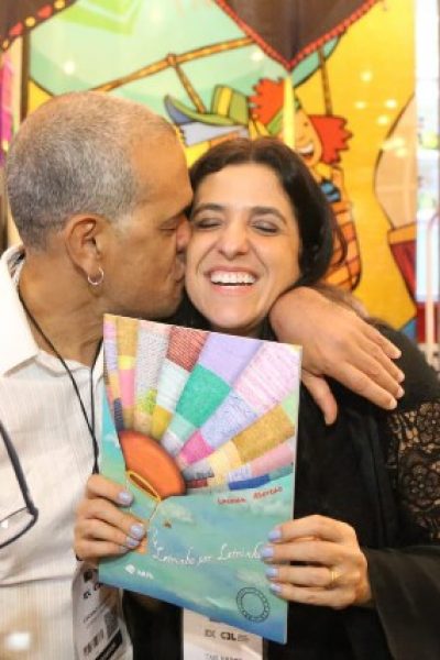 Taís Nader leva música e literatura à Bienal do Livro de São Paulo com “Polissemia”