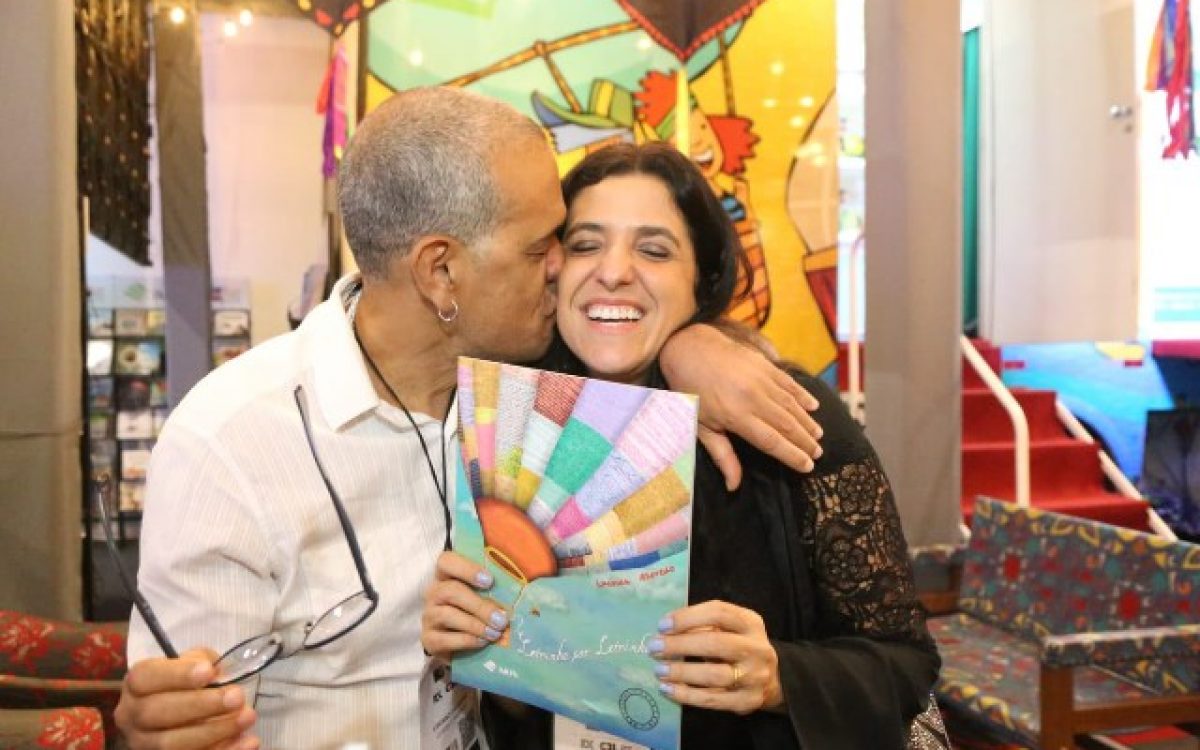 Taís Nader leva música e literatura à Bienal do Livro de São Paulo com “Polissemia”