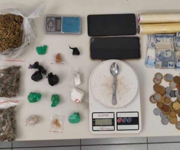Polícia Militar apreende drogas e materiais utilizados no tráfico em Paulo Afonso