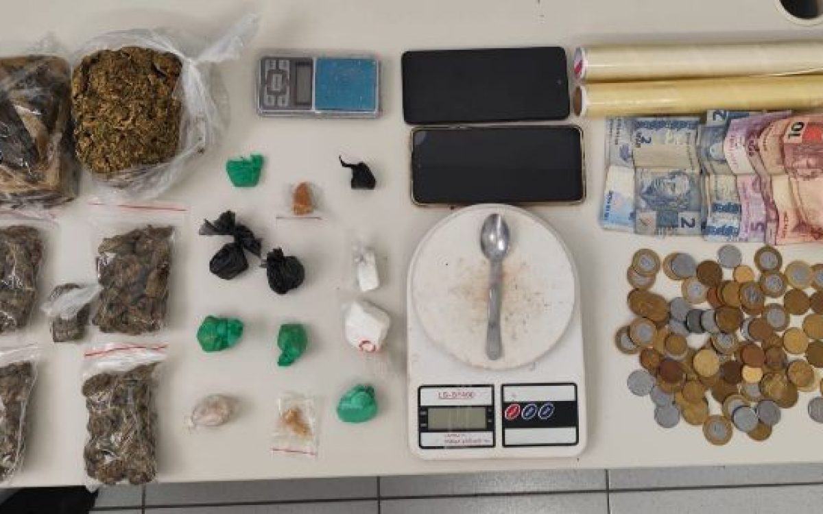 Polícia Militar apreende drogas e materiais utilizados no tráfico em Paulo Afonso