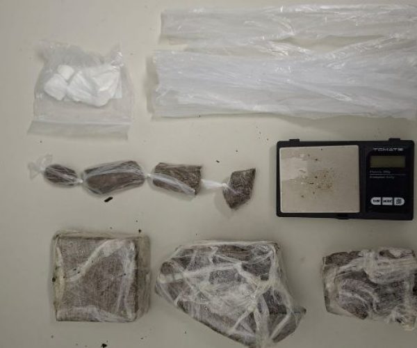 Polícia Militar apreende drogas e conduz suspeito à delegacia em Paulo Afonso