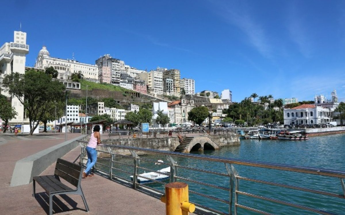 Bahia se prepara para alta temporada de verão, e planejamento financeiro ganha importância para empreendedores