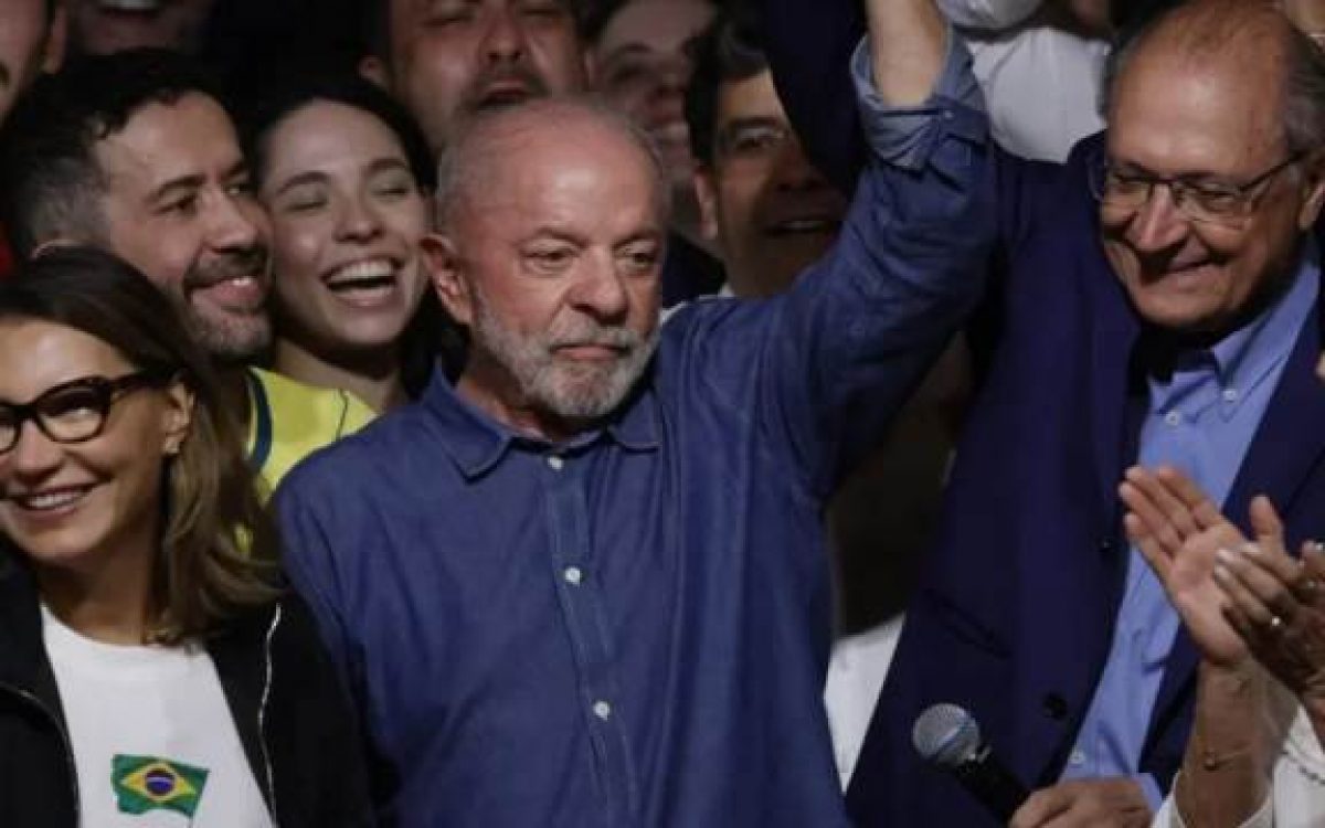 Lula derrota Flávio com 51,76% dos votos