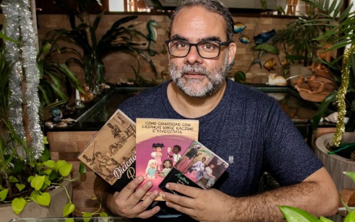 Professor Dr. Manuel Alves de Sousa Junior vence o Prêmio Jabuti com livro sobre racismo e diversidade na categoria Educação