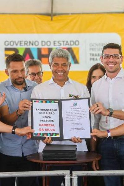 Depois de anunciar apoio a ACM Neto, deputado divide palanque com Jerônimo