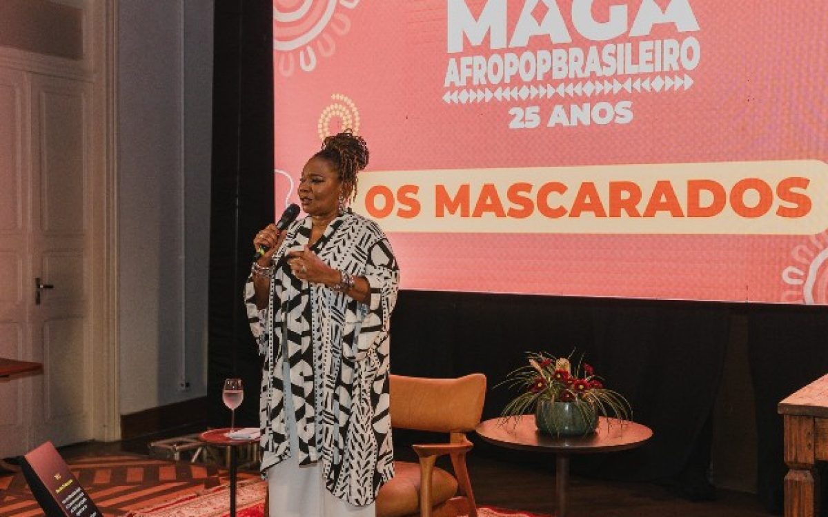 Margareth Menezes volta a comandar Os Mascarados no Circuito Dodô
