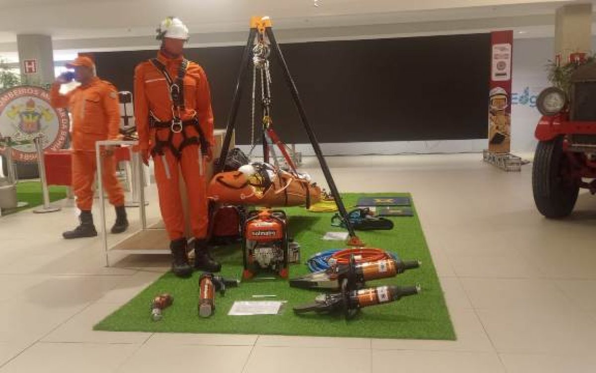Semana do Bombeiro promove ações educativas e interativas na Ferreira Costa dos Barris