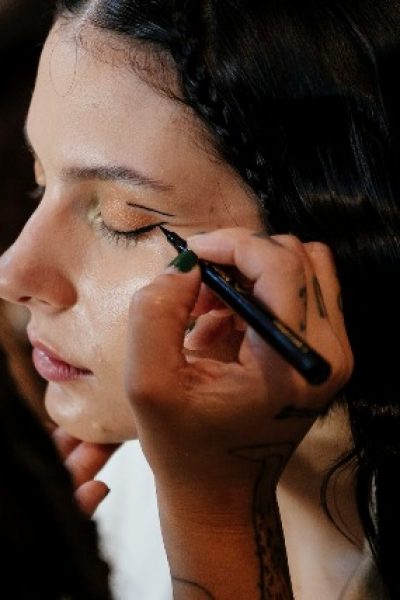 Avon assina a beleza de Ana Castela no Grammy Latino 2025