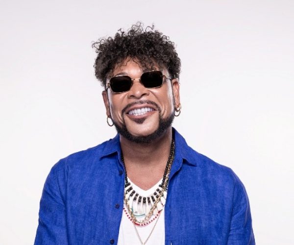 Jau celebra 40 anos de carreira em show especial na Concha Acústica do TCA