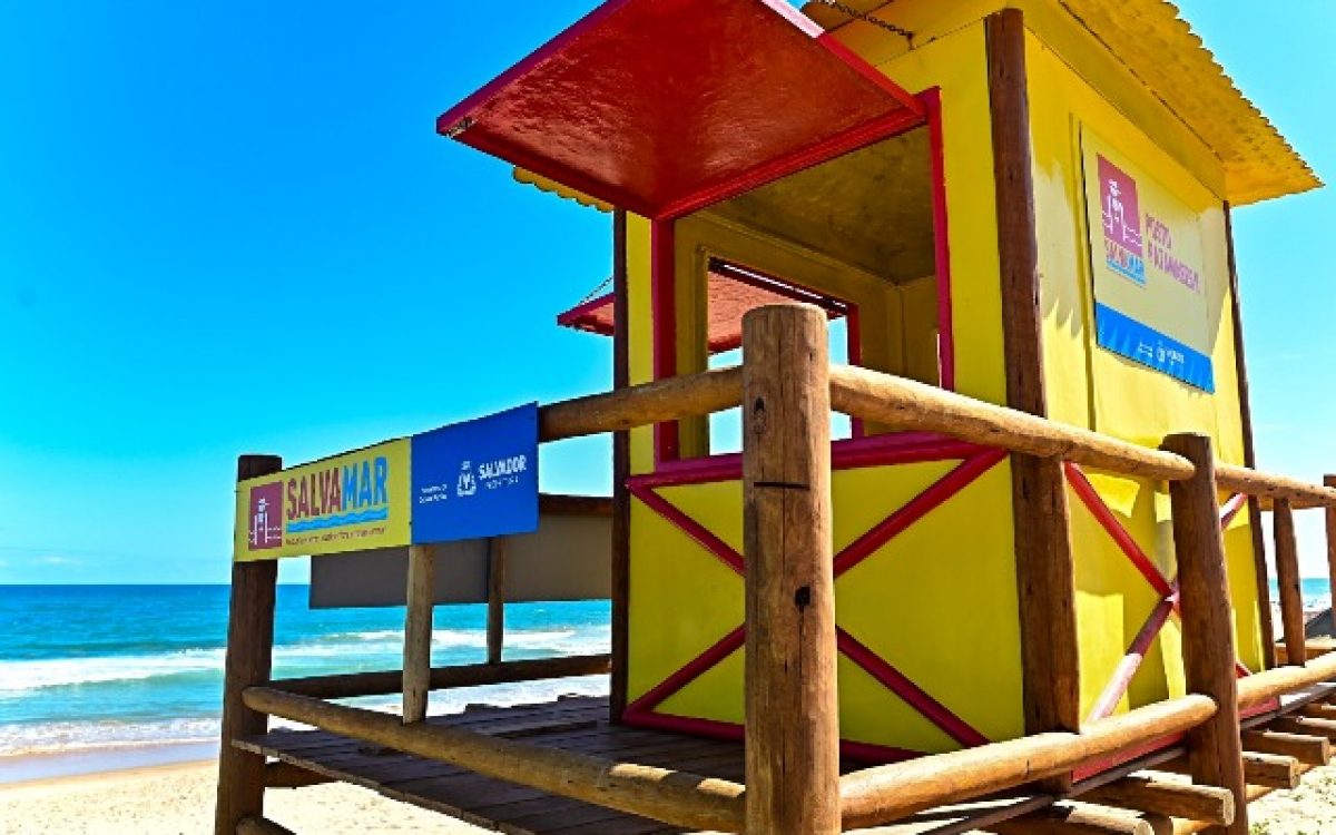 Doze novos postos entregues pela Prefeitura melhoram trabalho de salva-vidas na orla de Salvador