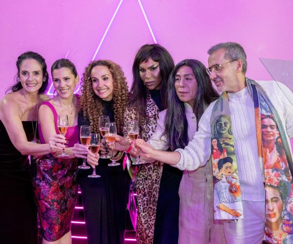 Avon celebra 140 anos de história e anuncia o retorno do Prêmio Avon de Maquiagem em formato inédito