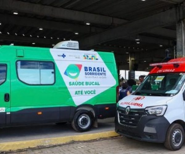 Representante do Ministério da Saúde vistoria veículos que irão reforçar a assistência para pacientes do SUS na Bahia