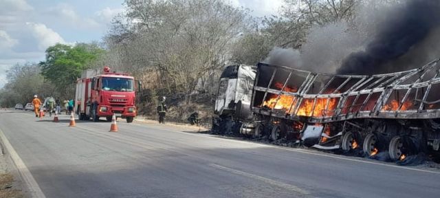 Incêndio em Carreta na BR 116 no Município de Euclides da Cunha-BA