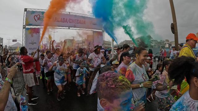 Corrida Colorida do Martagão leva 3,3 mil pessoas à orla de Salvador