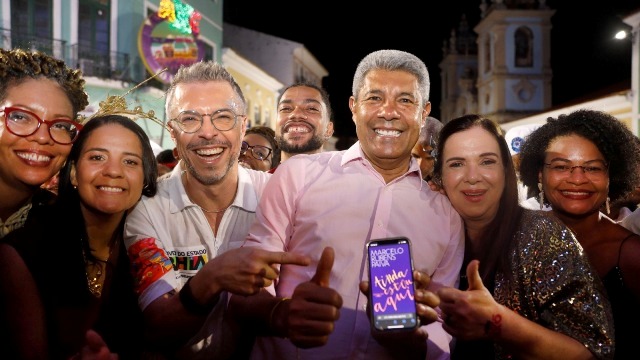 Pelourinho pausa Carnaval para assistir premiação de “Ainda Estou Aqui” no Oscar 2025