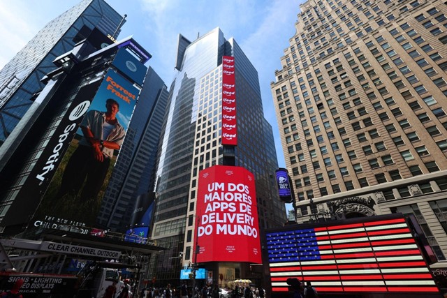iFood celebra recorde de 120 milhões de pedidos mensais com anúncio na Times Square