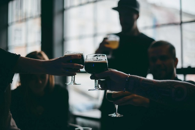 Existe dose segura de álcool? Veja o que diz especialista