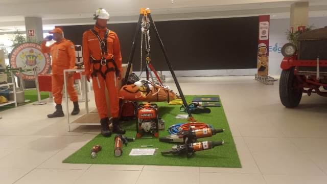 Semana do Bombeiro promove ações educativas e interativas na Ferreira Costa dos Barris