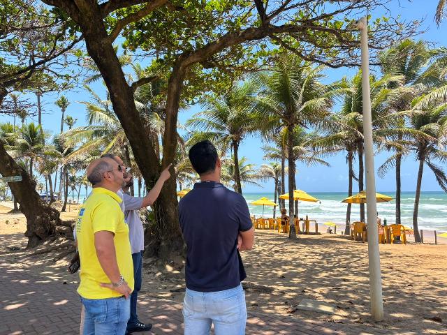 Prefeitura de Salvador repõe luminárias furtadas em Stella Maris e Praia do Flamengo