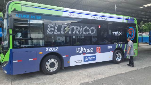 Semob testa ônibus elétrico em linha experimental no Centro Histórico de Salvador
