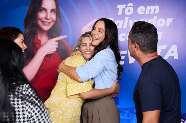 Ivete Sangalo se encontra com ganhadores da campanha São Braz em café da manhã exclusivo em Salvador. Veja fotos.