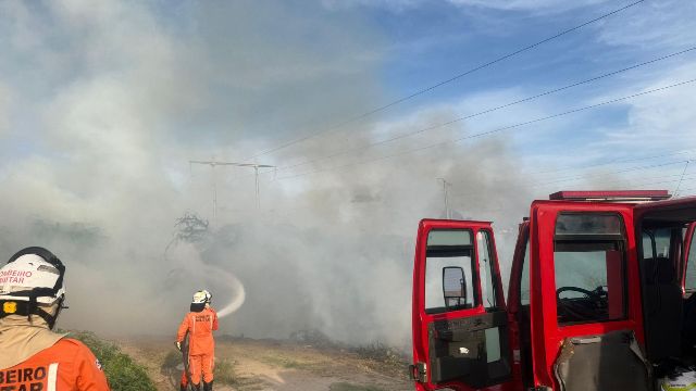 15º BBM atende ocorrência de incêndio em vegetação no Bairro Abel Barbosa em Paulo Afonso