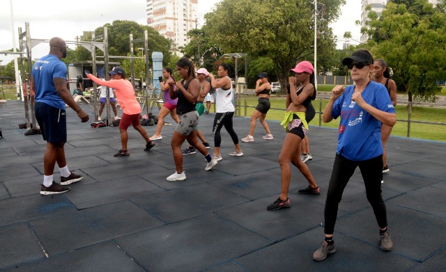 VALE ESTE: Instrutor da Academia Salvador vence o Jungle Fight 142 e leva a força do MMA para as aulas públicas de boxe e muay thai