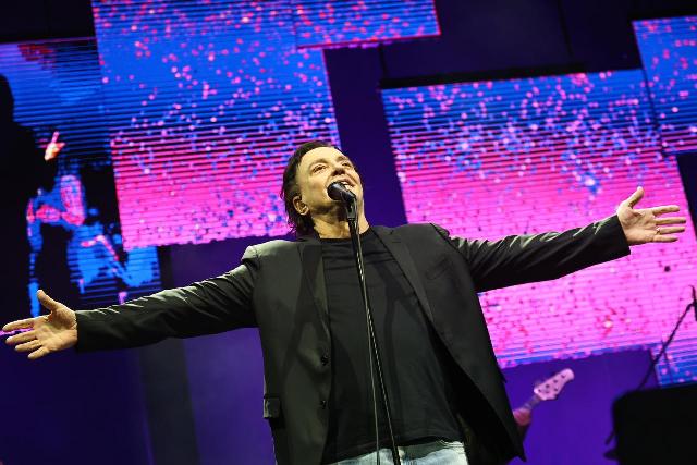 Fábio Jr. emociona o público na Concha Acústica