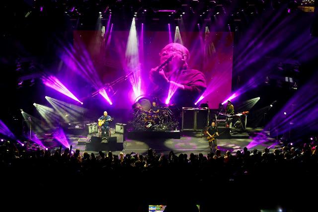 Com ingressos esgotados, Os Paralamas do Sucesso realizam show na Concha Acústica