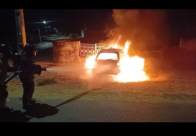 Corpo de Bombeiros mobiliza guarnição para combater incêndio veicular no BNH em Paulo Afonso