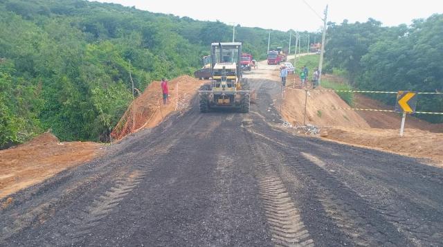 Encruzilhada: Passagem de veículos é liberada na BA-270, que faz ligação com Ribeirão do Largo
