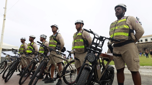 Policiamento ciclístico reforça segurança durante a Operação Verão na Bahia