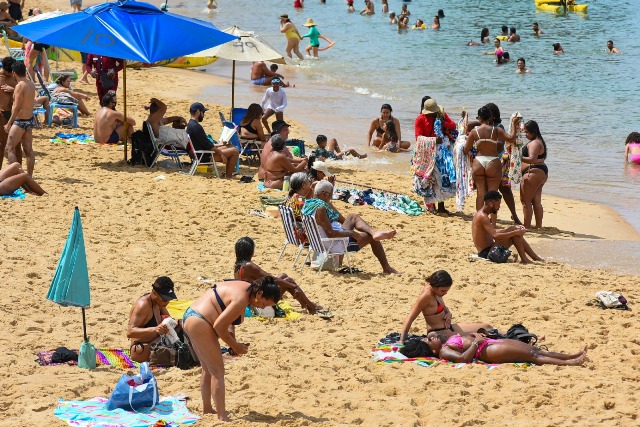 Prefeitura intensifica fiscalização da nova lei dos kits de praia no Porto da Barra