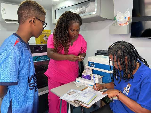 Estado reforça assistência à saúde e leva vacinação para a Micareta de Lauro de Freitas