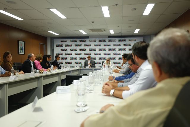 Governo da Bahia amplia investimentos em água e beneficia cidades do interior